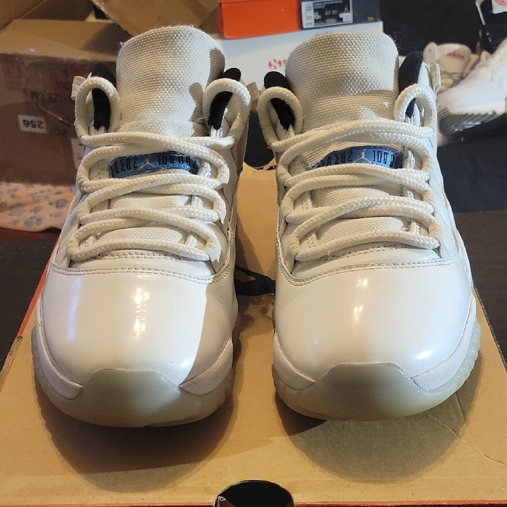 Jordan 11 Retro Low "Legend Blue" (2021) Mens 8 Womens 9.5 EUC W/OG BOX - Picture 4 of 10